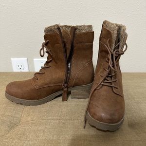 Never worn - women’s boots - size 7.5